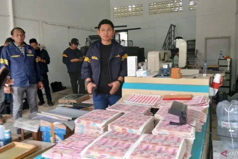 Sindikat Uang Palsu Rp36 Miliar di Tangsel Dikendalikan Residivis, Targetkan Bank Swasta