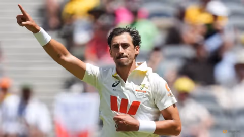 Duel Pelempar Kidal: Starc dan Shoriful Cetak Enam Wicket, Australia Unggul 101 Run di Tes Kedua