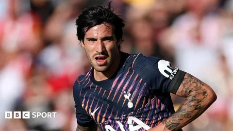 Debut Tonali Berujung Mimpi Buruk: Tottenham Dipermalukan Brentford 0-3, Rekrutan Mahal Gagal Beri Dampak