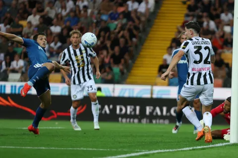 Duel Sengit di Friuli: Udinese dan Como Berbagi Angka, Ambisi Eropa Masih Jauh