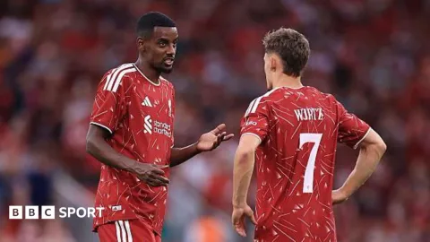 Era Pasca-Salah: Isak dan Wirtz Jadi Tumpuan Baru Liverpool di Tengah Perburuan Penyerang