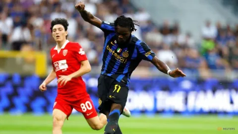 Inter Milan Awali Musim dengan Kemenangan Telak 4-1 atas Monza, Napoli Menang Dramatis di Genoa