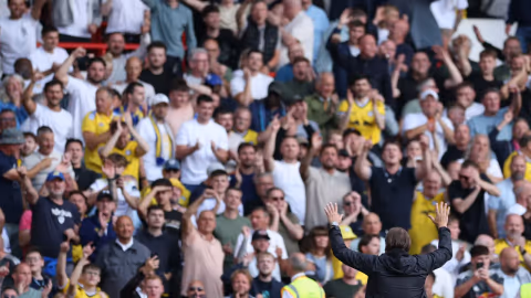 Leeds United Dapat Lampu Hijau Rekrut Michael Zetterer, tetapi Agen Kiper Frankfurt Buka Suara