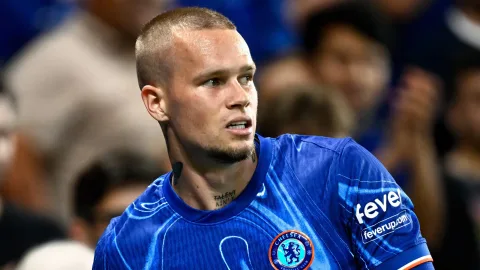 Leeds Lebih Untung Rekrut Flemming daripada Mudryk: Analisis Risiko dan Peluang