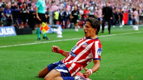 Drama La Liga: Giuliano Simeone Selamatkan Atletico, Suporter Mencemooh Julian Alvarez