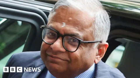 Kursi Panas Tata Sons: Mencari Penerus di Tengah Badai Ekspansi dan Konflik Internal