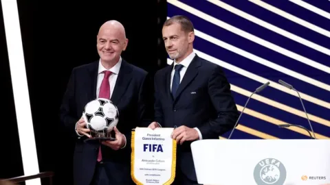 Ketegangan UEFA-FIFA Memuncak: Ceferin Menolak Maju, tapi Memprediksi Penantang untuk Infantino