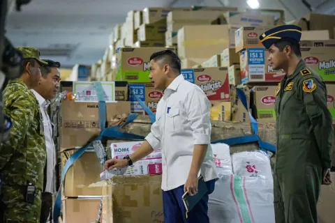 Enam Pesawat TNI AU Dikerahkan Serentak ke NTT dan Kalimantan: Bantuan Logistik dan Mesin Pumpa Air Dikirim