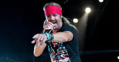 Bret Michaels Batalkan Tur hingga 2027: Operasi Batu Ginjal Memaksa Istirahat Panjang