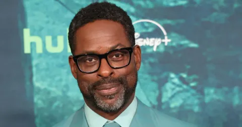 Sterling K. Brown Ungkap Perjuangan Ibunya Melawan ALS: Delapan Tahun Tanpa Suara, Namun Semangatnya Tetap Menyala