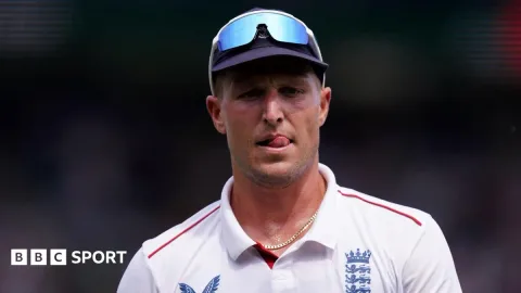 Gelandang Inggris Brydon Carse Dicoret dari Skuad Tes Kedua Usai Insiden Diborgol Polisi