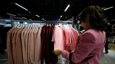 Shein Siap Bayar US$3,5 Miliar ke Investor Lama, Kompensasi Penurunan Valuasi Jelang IPO Hong Kong