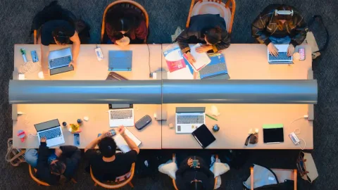 Gelombang Baru Kampus Asia: Detektor AI Kini Dianggap Usang, Integritas Akademik Beralih ke Desain Penilaian