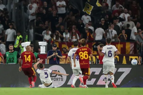 Roma Bantai Fiorentina 4-0: Hattrick Malen dan Assist Sempurna Dybala Buka Musim Serie A