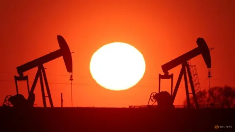 Harga Minyak Stabil di Tengah Sanksi Baru AS ke Iran: Apa Artinya bagi Indonesia?