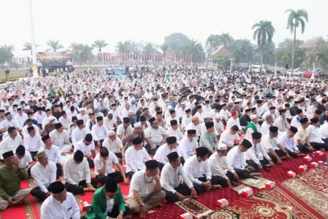 Krisis Kabut Asap Sumsel: 3.000 Warga Gelar Salat Istisqa di Tengah Darurat Karhutla
