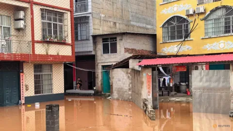 Banjir Dahsyat di China Selatan: 54.000 Warga Dievakuasi, Topan Saudel Mengancam Taiwan dan Jepang
