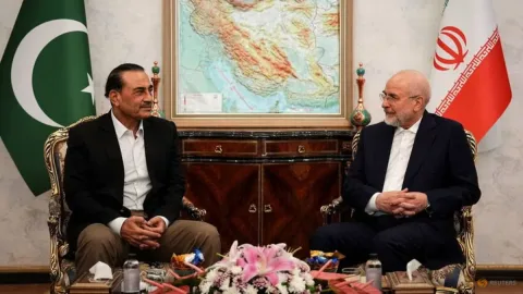 Pakistan-Iran Sepakati Langkah Damai: Selat Hormuz Jadi Titik Kritis