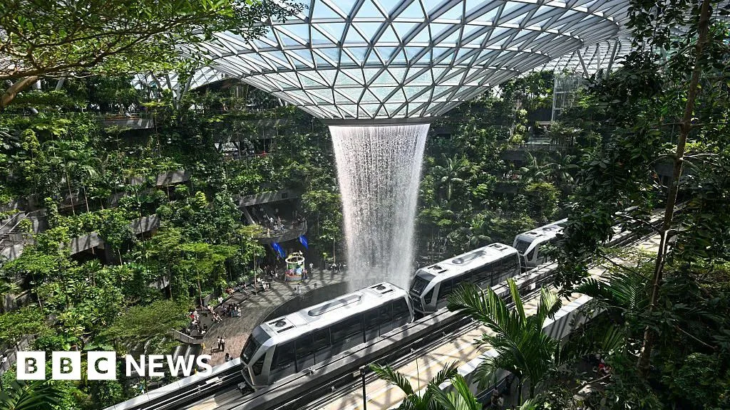 Warga Inggris Ditangkap di Singapura Dua Tahun Usai Curi Jaket Denim di Changi