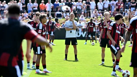 Frankfurt Kembali ke Tangan Hütter: Target Bangkit dari Keterpurukan Bundesliga