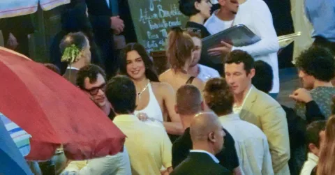 Dua Lipa Ungkap Dua Kunci Pernikahan 'Magis' Bersama Callum Turner: Menjadi Tamu di Hari Bahagia Sendiri