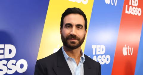 Brett Goldstein: Depresi Sebelum Ted Lasso, Jurnal Syukur Mengubah Hidupnya