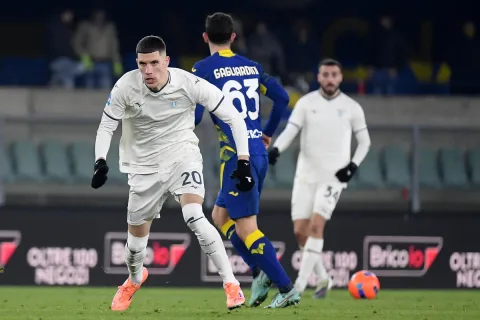 Lazio Bersih-Bersih Lini Serang: Ratkov Didekati Sevilla, Pinamonti Hampir Pasti Masuk