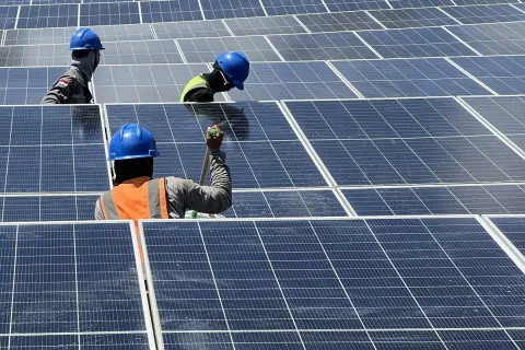 Target 100 GWp: Pemerintah Prioritaskan Desa tanpa Listrik, Ini Dampaknya bagi Ekonomi Lokal