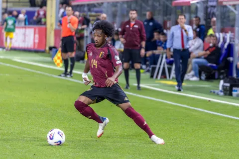Lyon Tolak Tawaran untuk Fofana, Fonseca Tegaskan Pemain Tak Akan Dilepas Murah