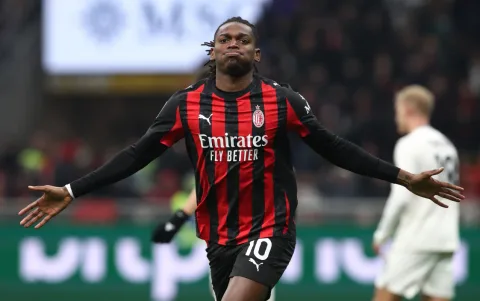 Leao ke Galatasaray: Milan Raup Untung Besar, tapi Ada Harga yang Harus Dibayar