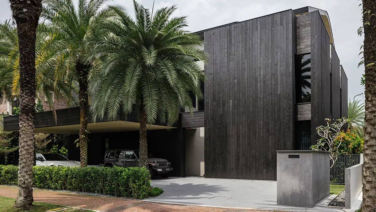 Sentosa Cove House: Arsitek Pan Yi Cheng dan Teknik Jepang Shou Sugi Ban yang Mengubah Hunian Tua Menjadi Oase Tenang