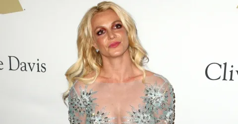 Britney Spears Akui Hidup Seperti Robot: Panic Attack dan Luka Konservatori yang Tak Sembuh