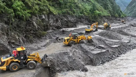 Banjir Bandang di Tibet: Tim Penyelamat Butuh 50 Jam untuk Capai Titik Terparah