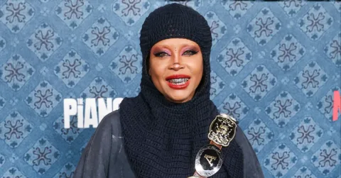 Erykah Badu: Mendampingi Kematian adalah Seni yang Sama dengan Bernyanyi di Atas Panggung