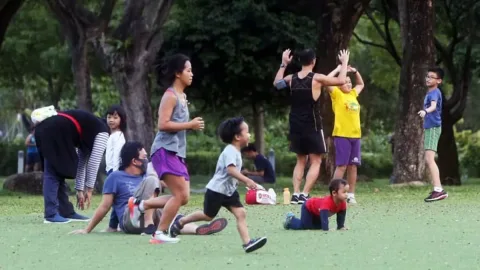 Insentif Anak Ketiga Singapura: Solusi atau Sekadar Perekat?