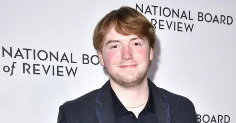 Hoffman dan Gandolfini: Kehilangan Ayah Menjadi Tameng dari Kritik Nepo Baby