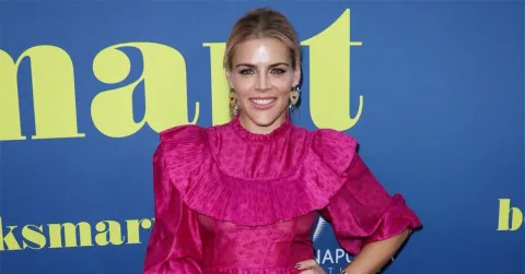 Busy Philipps: Jangan Abaikan Insting Kesehatan, Saya Alami Tumor Otak