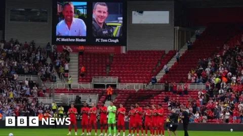 Duka Cidera di Teesside: Dunia Sepak Bola Inggris Kenang Dua Polisi yang Tewas dalam Kecelakaan Maut