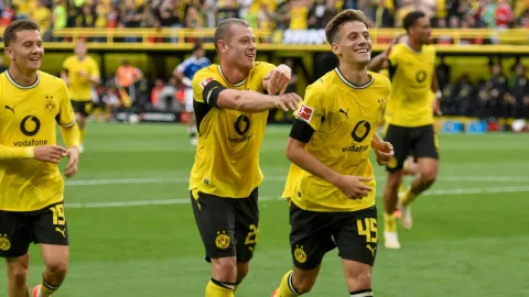 Dortmund Awali Musim dengan Kemenangan 2-0 atas Hamburg, Kartu Merah Warnai Laga