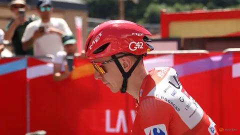 Pogacar Tersingkir dari Vuelta Usai Kecelakaan, Mimpi Triple Crown Sirna