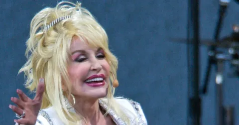 Dolly Parton Tutup Usia di 80: Julianne Hough Kenang Sosok yang 'Autentik' dan Warisan yang Mengakar