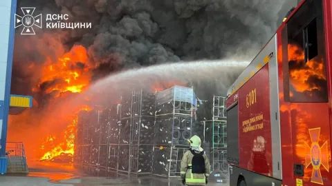 Serangan Drone Rusia di Gudang Amunisi Kyiv Tewaskan 37 Orang, Zelenskyy Janji Usut Tuntas