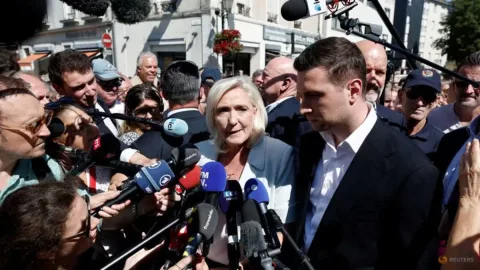 Perang Retorika Pilpres Prancis Memanas: Kubu Le Pen Tuding Kiri Ancam Perdamaian Sipil