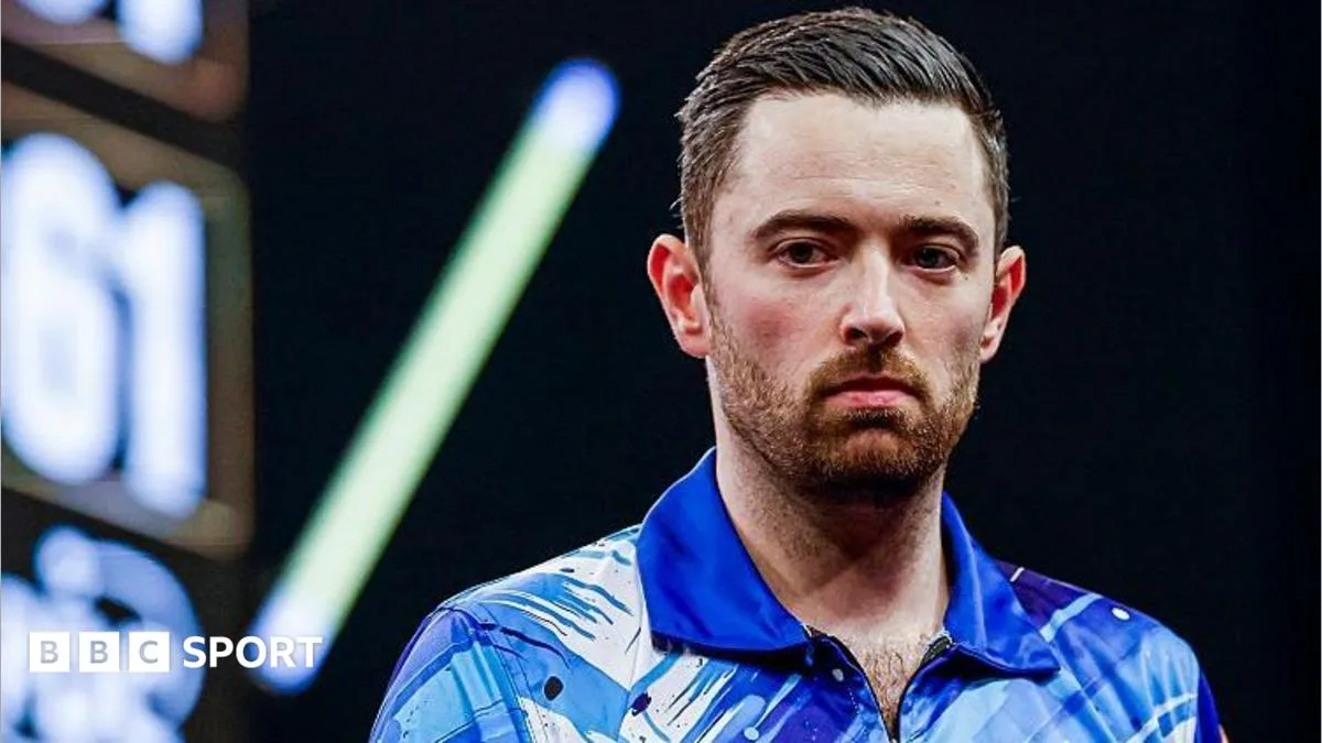 Kejutan di Budapest: Humphries Tersingkir, Van Gerwen Selamat dari Mimpi Buruk