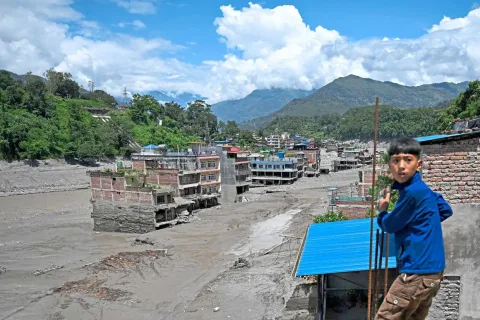 Banjir Bandang di Perbatasan Nepal-China: 20 Detik untuk Selamat, Ratusan Pekerja Hilang