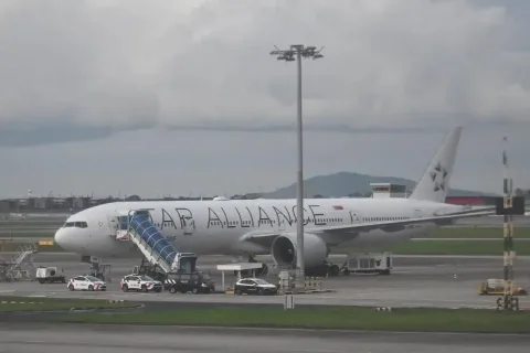 Keluarga Korban Turbulensi SQ321 Gugat Singapore Airlines: Tuntut Jawaban dan Kompensasi