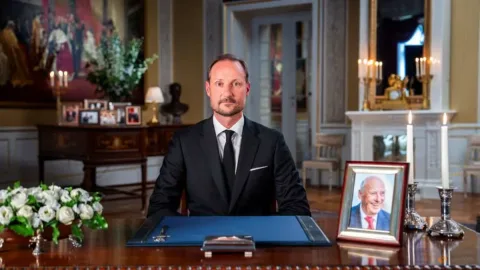 Raja Haakon VIII Pimpin Norwegia: Sumpah Demokrasi di Tengah Duka Rakyat