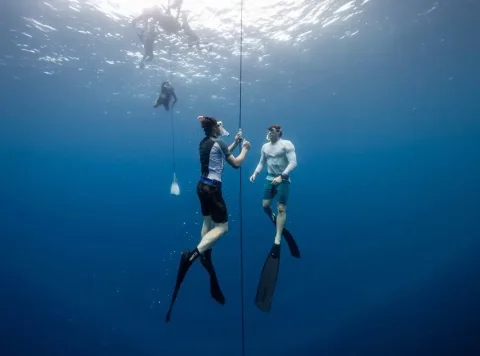 Menyelam Tanpa Tabung di Maladewa: Retret Freediving Keluarga dan Perayaan Pariwisata Berkelanjutan