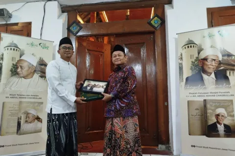 Pemikiran Mbah Wahab Dinilai Masih Relevan: Sekjen Golkar Soroti Pendekatan Damai dalam Bedah Buku di Jombang