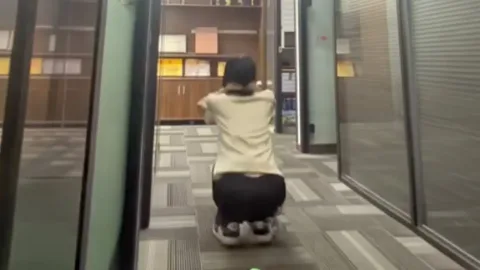 Hukuman 200 Squat Berujung Rhabdomyolysis: Kisah Karyawan Kontraktor Keuangan di Hangzhou